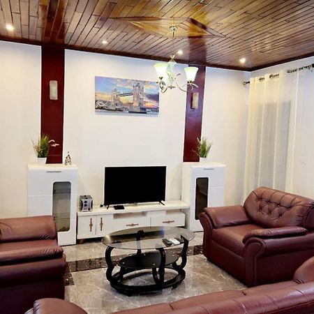 Studio Meuble Haut Standing Jouvence Yaounde Luaran gambar