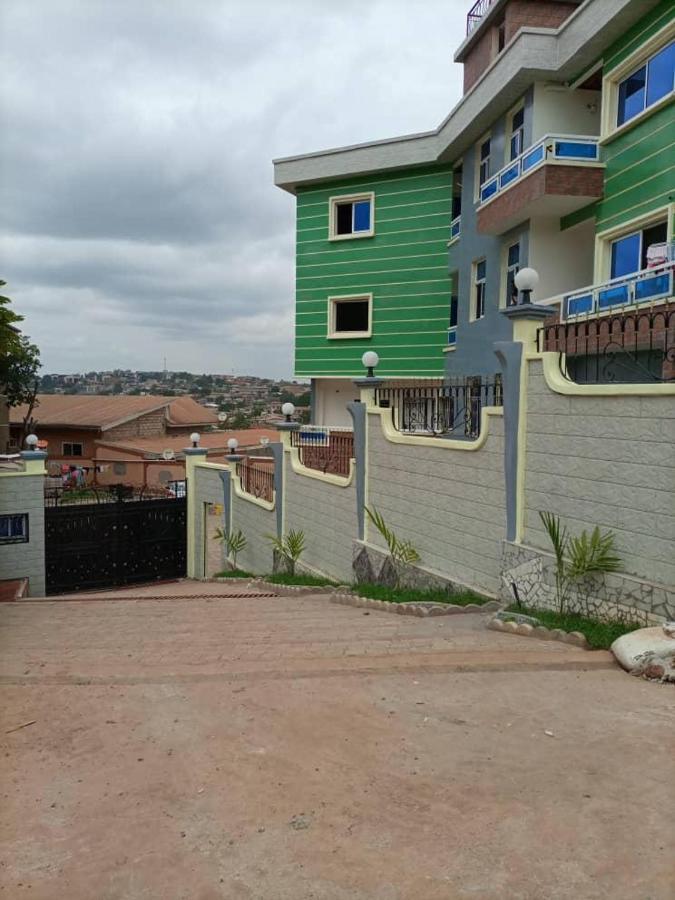 Studio Meuble Haut Standing Jouvence Yaounde Luaran gambar