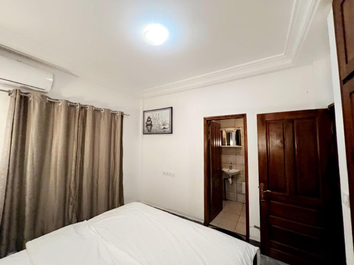 Studio Meuble Haut Standing Jouvence Yaounde Luaran gambar