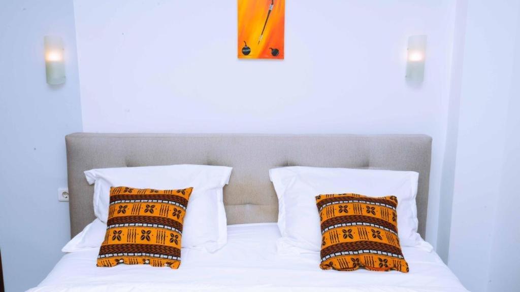 Studio Meuble Haut Standing Jouvence Yaounde Luaran gambar