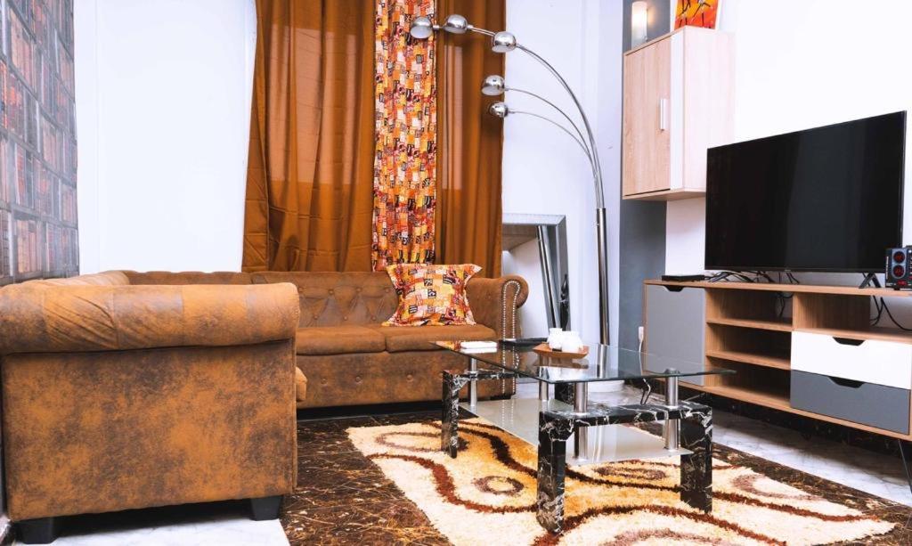 Studio Meuble Haut Standing Jouvence Yaounde Luaran gambar