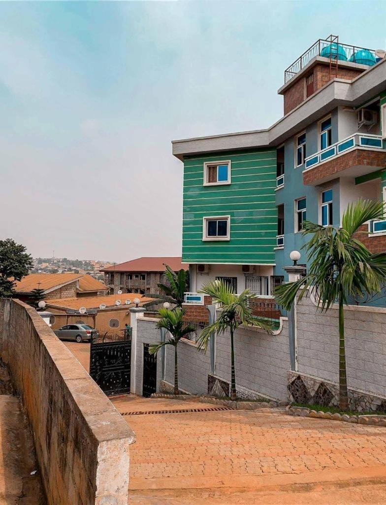 Studio Meuble Haut Standing Jouvence Yaounde Luaran gambar