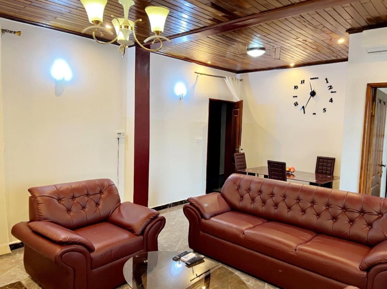 Studio Meuble Haut Standing Jouvence Yaounde Luaran gambar