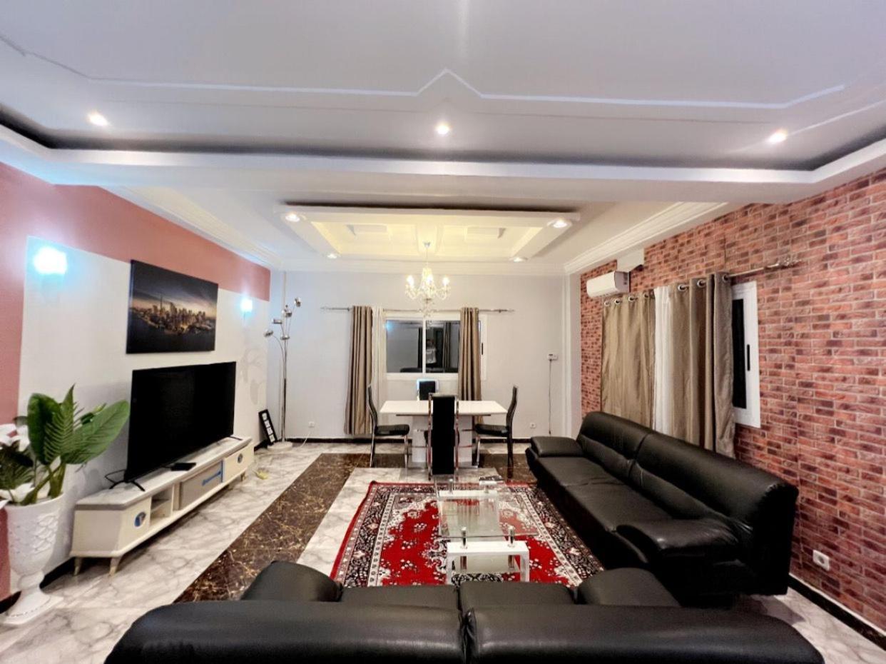 Studio Meuble Haut Standing Jouvence Yaounde Luaran gambar