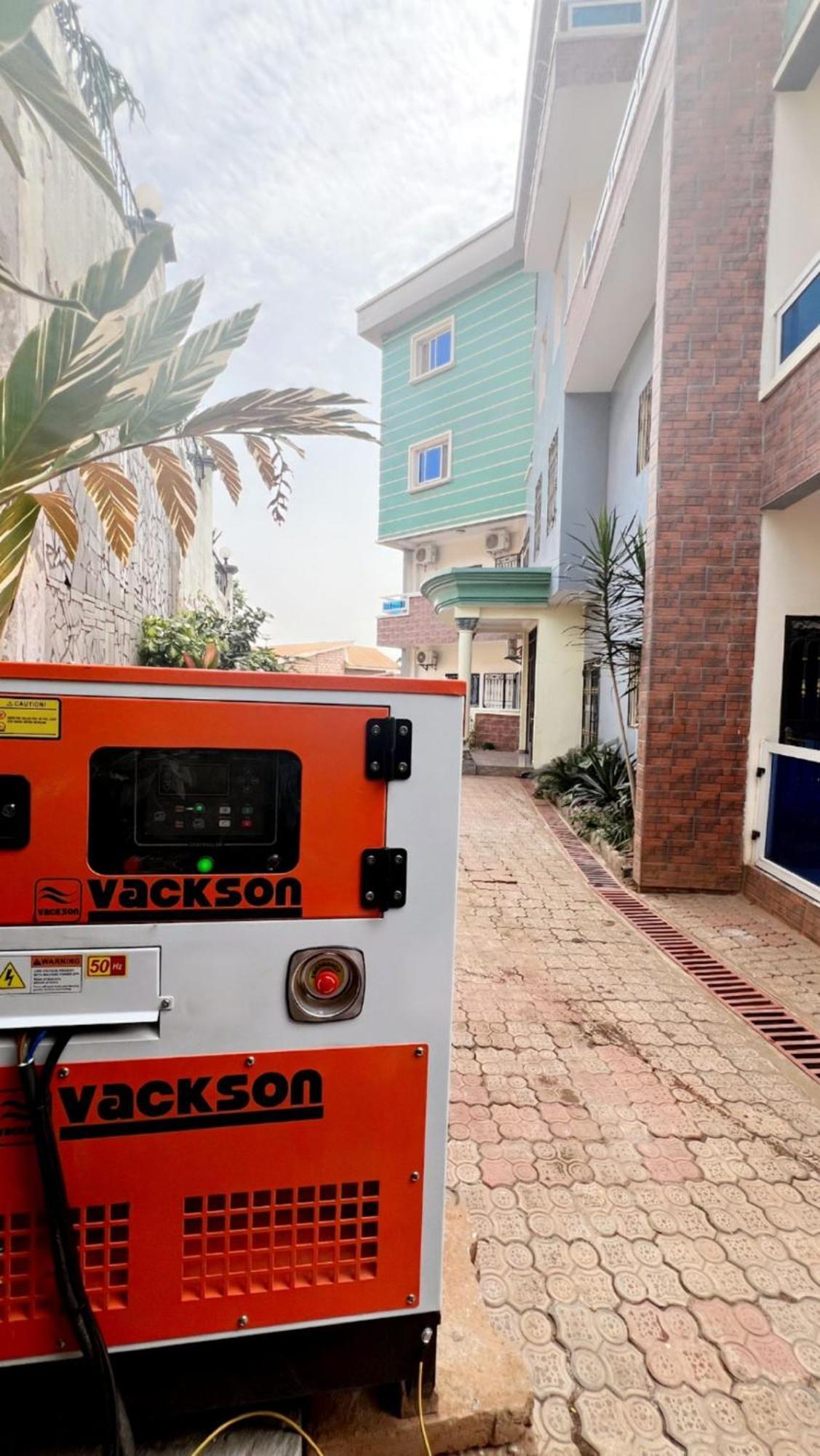 Studio Meuble Haut Standing Jouvence Yaounde Luaran gambar