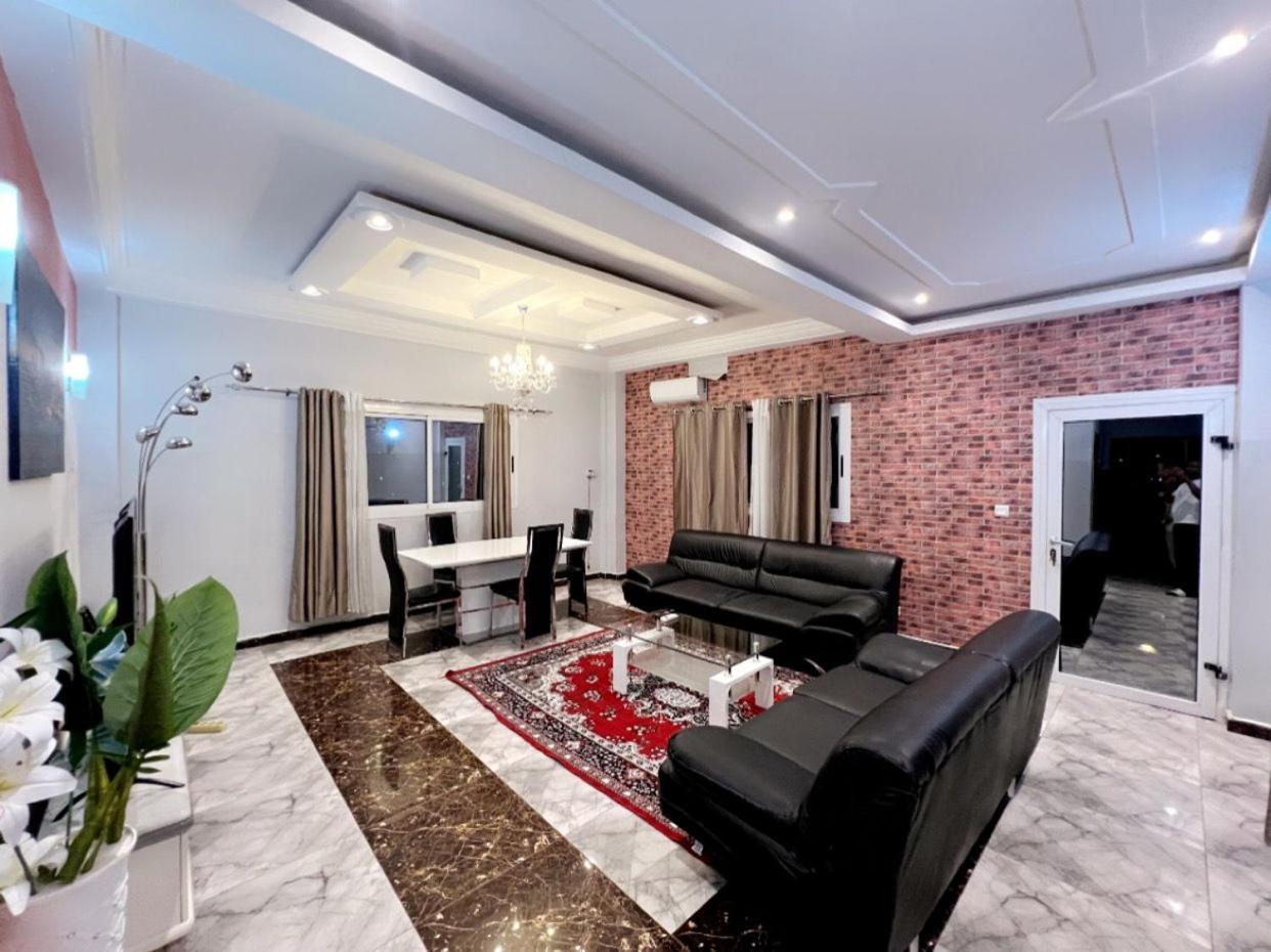 Studio Meuble Haut Standing Jouvence Yaounde Luaran gambar
