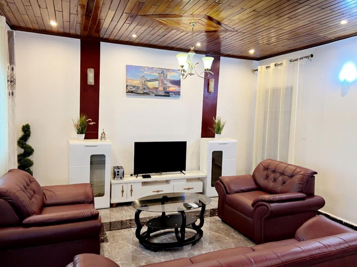 Studio Meuble Haut Standing Jouvence Yaounde Luaran gambar